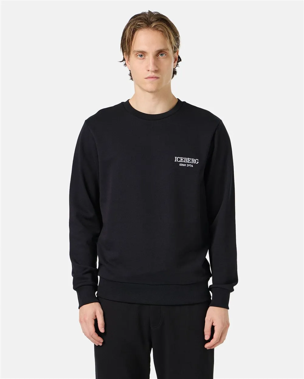 Black crewneck sweatshirt with embroidered Iceberg (Black) - I24E01163009000