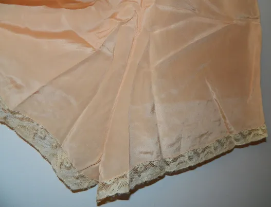 vintage 1930s tap pants 30s DECO peach silk shorts Mondaine hand made XS