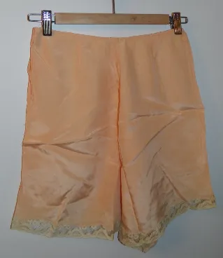 vintage 1930s tap pants 30s DECO peach silk shorts Mondaine hand made XS