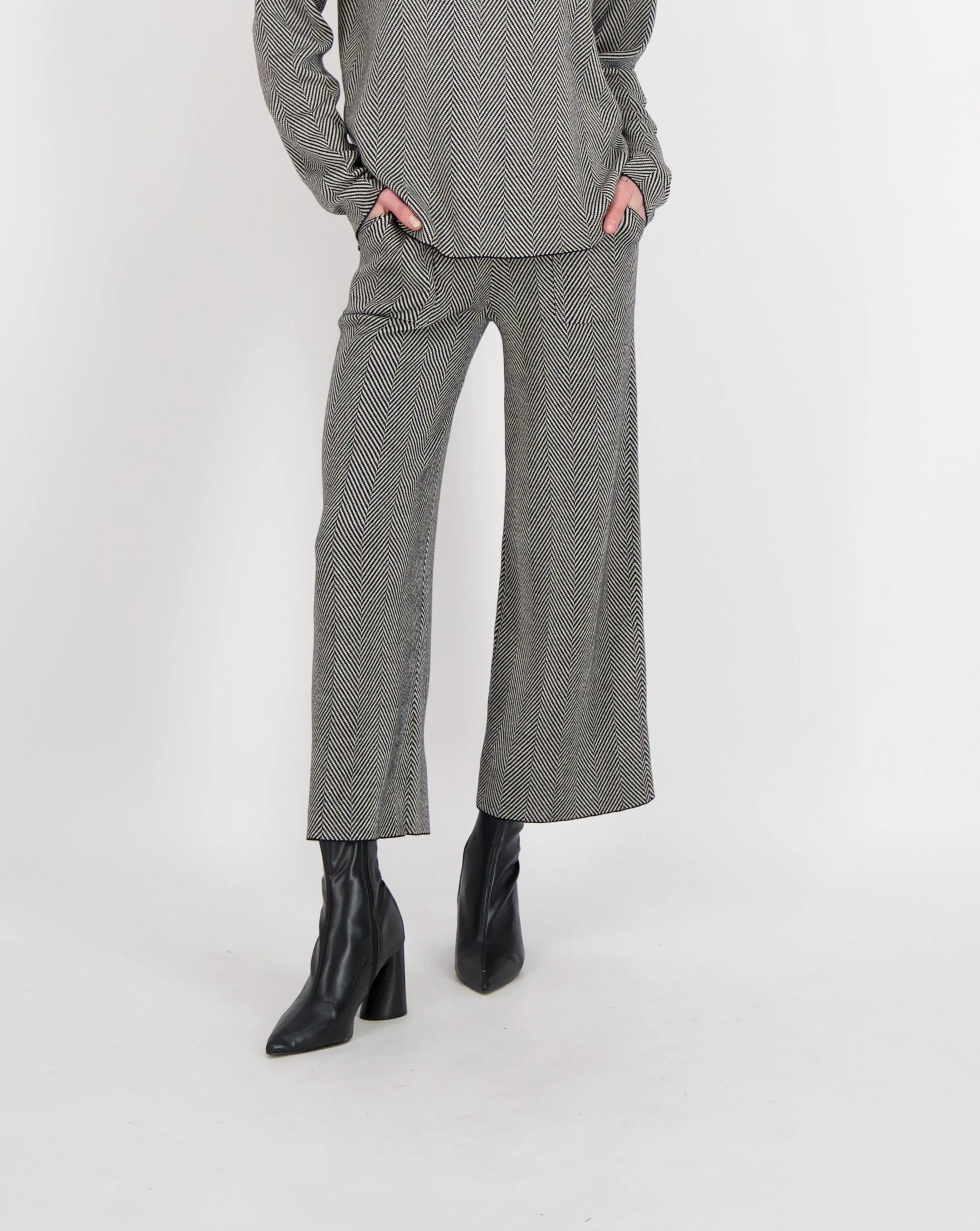 Wide Leg Herringbone Knit Pant